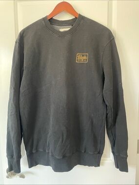 VISSLA Men's Crewneck Sweatshirt in Charcoal with Gold Patch